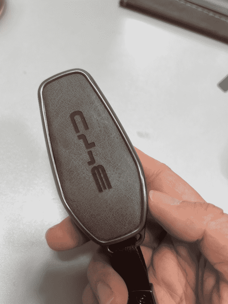 Xevaban.com ở 214 Giải Phóng là đơn vị chuyên cung cấp phụ kiện oto, đồ chơi oto, đồ chơi byd m9, phụ kiện byd m9, xevaban, 214 giải phóng, vỏ chìa khoá m9, ốp chìa khoá m9, bọc chìa khoá m9, trang trí chìa khoá m9.